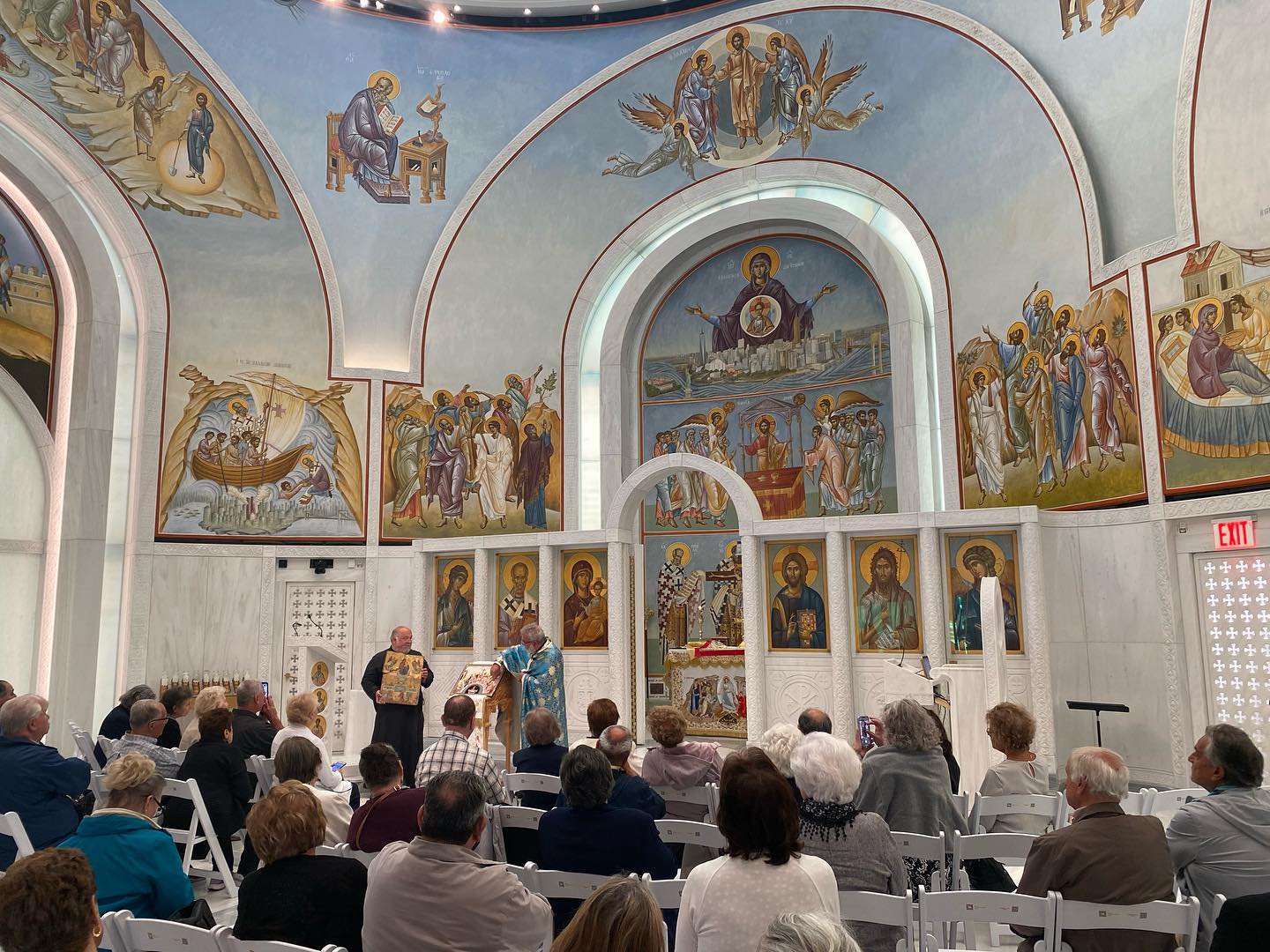 新教堂聚滿了信徒。（圖／翻攝自FB@St. Nicholas Greek Orthodox Church&National Shrine）